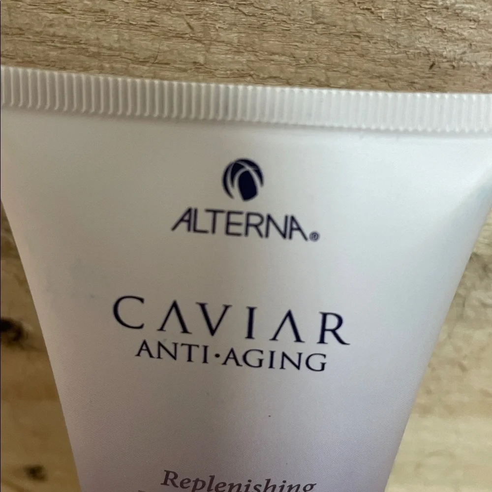 Caviar Anti-Aging Replenishing Moisture CC Cream